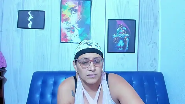 Miss Bobbiess online show from 07.11.26