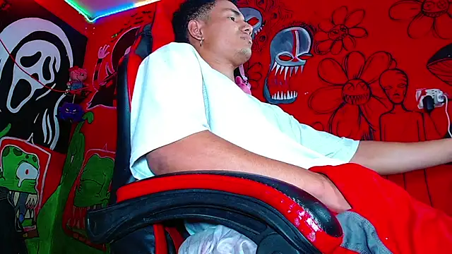 Nikkithebeastx online show from 04.21.26