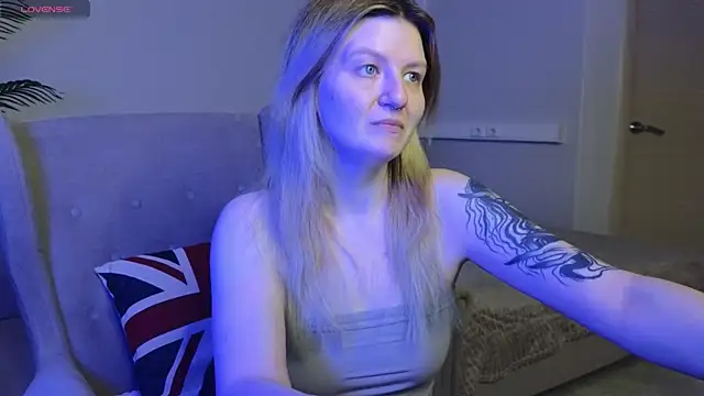 Snapshot of TonyaMeow chatting on 06.15.26 TonyaMeow online show from 06.15.26