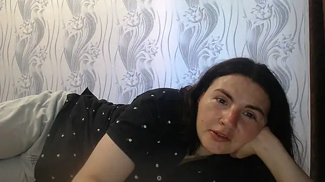 Snapshot of AlinaxJames chatting on 06.29.26 AlinaxJames online show from 06.29.26