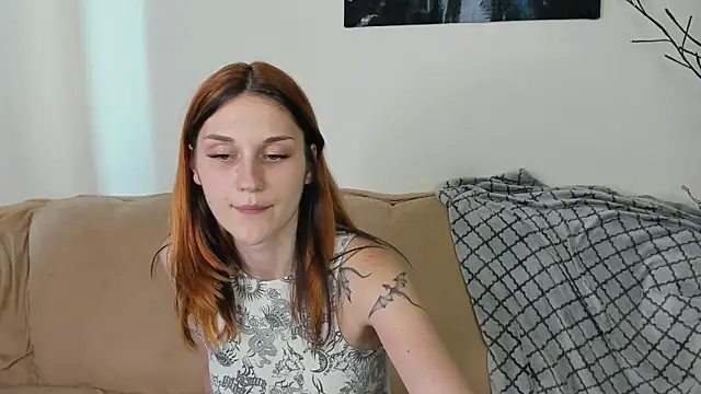 Snapshot of elani_lune chatting on 08.04.26 elani lune online show from 08.04.26