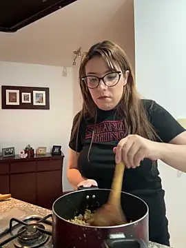 AliceMtz online show from 04.17.26