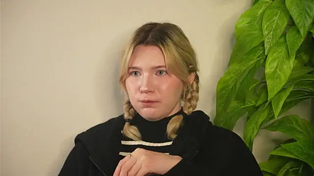 VennieLippe online show from 04.23.26