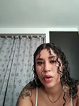 Snapshot of LeahAngell chatting on 05.22.26 LeahAngell online show from 05.22.26