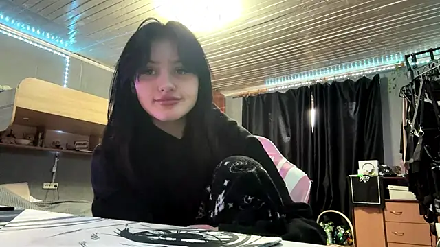 SallieStrahin online show from 04.20.26