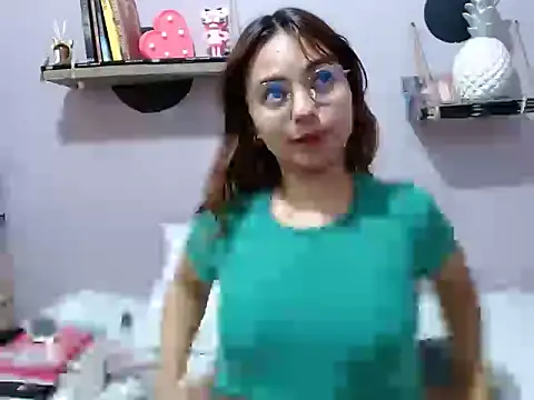 Snapshot of Kitana_kitty chatting on 05.24.26 Kitana kitty online show from 05.24.26
