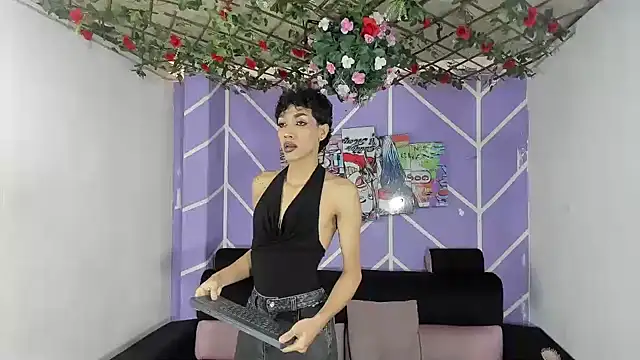 Snapshot of DAHNE_HOT_ chatting on 06.21.26 DAHNE HOT online show from 06.21.26
