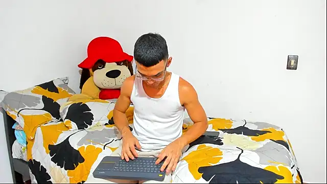 Snapshot of Teo_Rave chatting on 04.28.26 Teo Rave online show from 04.28.26