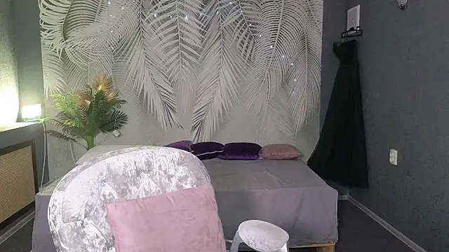 Snapshot of Dr_Mireille chatting on 05.11.26 Dr Mireille online show from 05.11.26