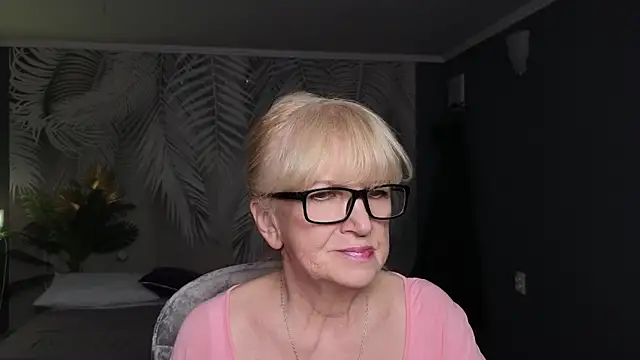 Snapshot of Dr_Mireille chatting on 06.03.26 Dr Mireille online show from 06.03.26