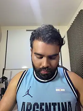Snapshot of LucaLaurent chatting on 05.17.26 LucaLaurent online show from 05.17.26