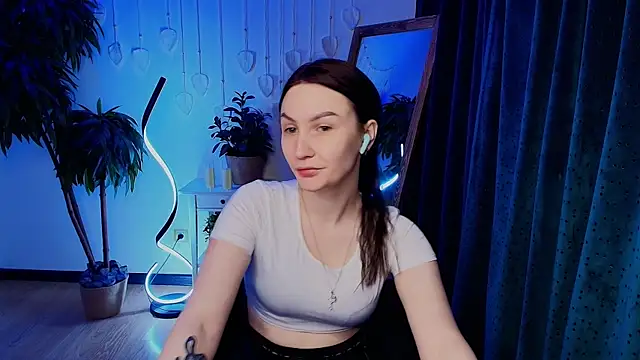 Snapshot of 1i1yfoxxx chatting on 05.13.26 1i1yfoxxx online show from 05.13.26
