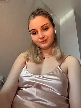 AmeliaLux online show from 05.17.26