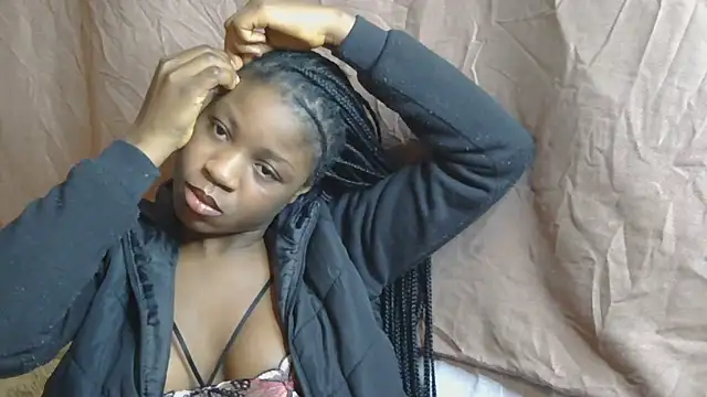 Snapshot of julianaa19 chatting on 05.14.26 julianaa19 online show from 05.14.26