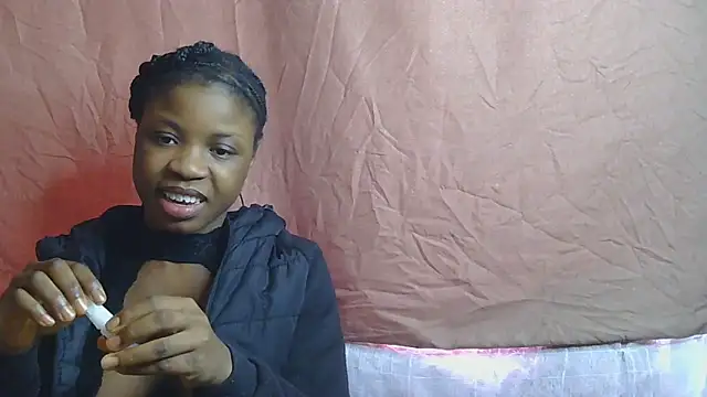 Snapshot of julianaa19 chatting on 05.17.26 julianaa19 online show from 05.17.26