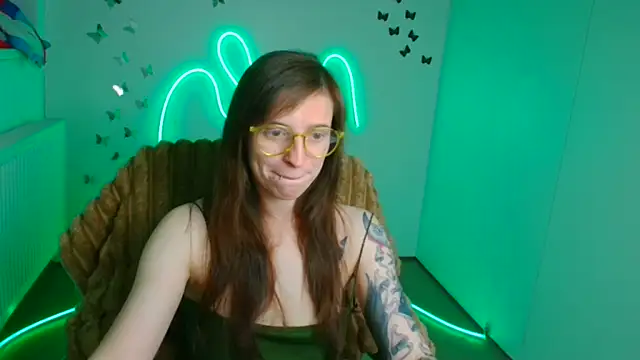 Snapshot of Luna_Tantra chatting on 06.17.26 Luna Tantra online show from 06.17.26