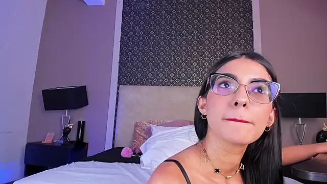 Snapshot of Larissa_Luna chatting on 06.03.26 Larissa Luna online show from 06.03.26