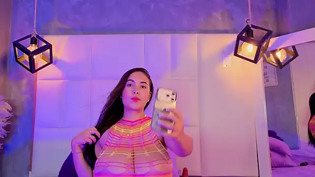 Snapshot of Violetta_rose_ chatting on 07.15.26 Violetta rose online show from 07.15.26