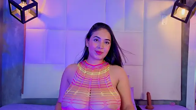 Snapshot of Violetta_rose_ chatting on 07.29.26 Violetta rose online show from 07.29.26
