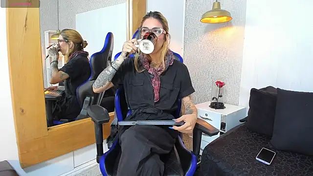 JessieGarvet19 online show from 04.22.26