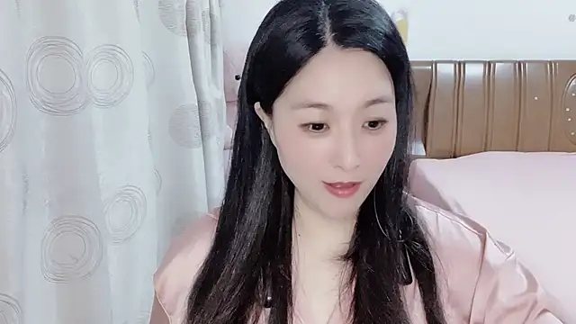Snapshot of D-Misslu chatting on 06.15.26 D-Misslu online show from 06.15.26