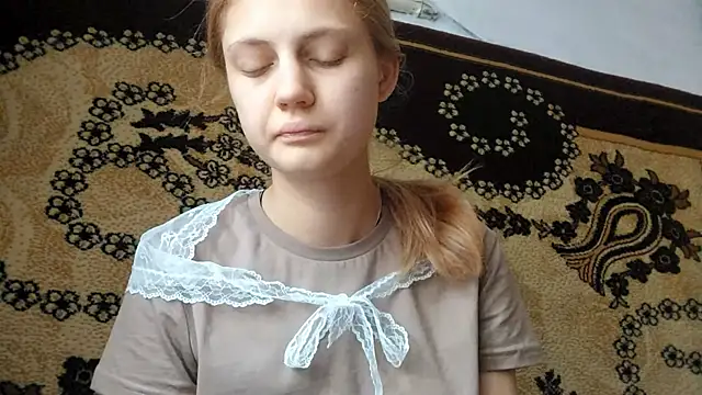 Snapshot of LunaLaday chatting on 06.10.26 LunaLaday online show from 06.10.26