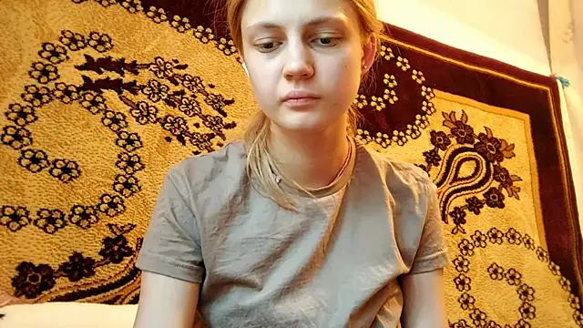 Snapshot of LunaLaday chatting on 06.16.26 LunaLaday online show from 06.16.26