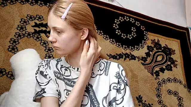 Snapshot of LunaLaday chatting on 06.23.26 LunaLaday online show from 06.23.26