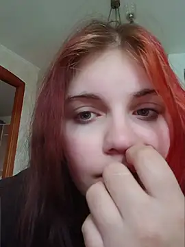 Snapshot of LoisFox chatting on 04.25.26 LoisFox online show from 04.25.26