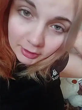 Snapshot of LoisFox chatting on 05.17.26 LoisFox online show from 05.17.26