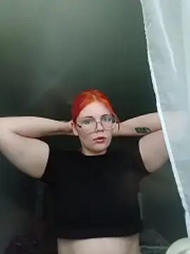 Snapshot of LoisFox chatting on 06.17.26 LoisFox online show from 06.17.26
