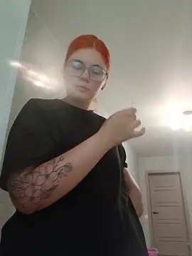 Snapshot of LoisFox chatting on 06.19.26 LoisFox online show from 06.19.26