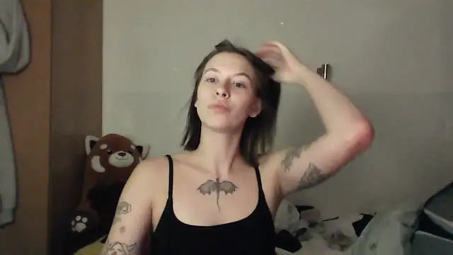 Snapshot of JuicyErika chatting on 05.27.26 JuicyErika online show from 05.27.26