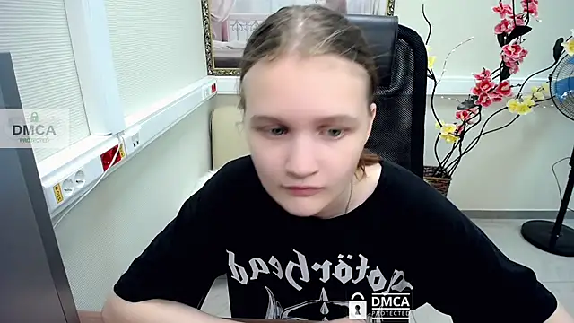 Snapshot of _donnaSia_ chatting on 07.13.26 donnaSia online show from 07.13.26