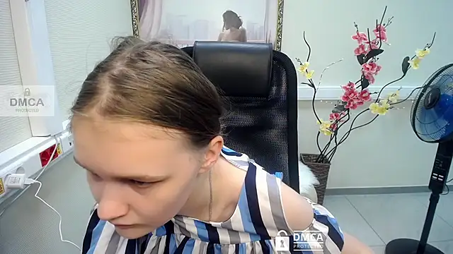 Snapshot of _donnaSia_ chatting on 07.25.26 donnaSia online show from 07.25.26