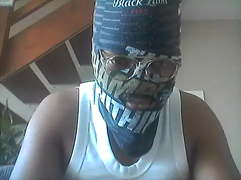 Snapshot of LunjeSA chatting on 07.15.26 LunjeSA online show from 07.15.26