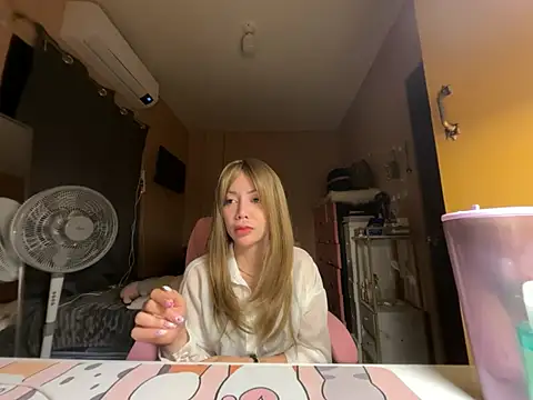Snapshot of sweet_glam chatting on 05.19.26 sweet glam online show from 05.19.26