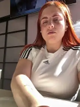 Snapshot of lumazzy chatting on 05.19.26 lumazzy online show from 05.19.26