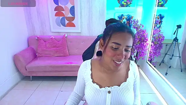 Snapshot of Afrodita_loren chatting on 05.23.26 Afrodita loren online show from 05.23.26