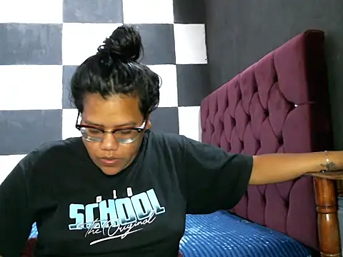 Snapshot of Valery-Khloe chatting on 07.28.26 Valery-Khloe online show from 07.28.26