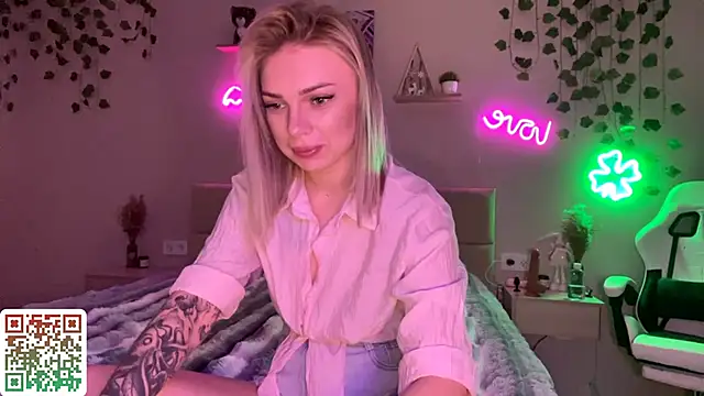Snapshot of CandyRass chatting on 05.14.26 CandyRass online show from 05.14.26