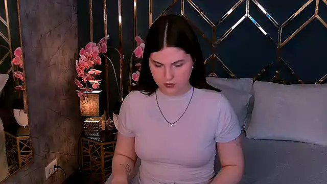 Snapshot of IvySimmons chatting on 05.18.26 IvySimmons online show from 05.18.26