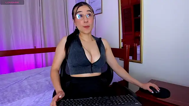 Snapshot of Elisabetta_Amour chatting on 05.25.26 Elisabetta Amour online show from 05.25.26