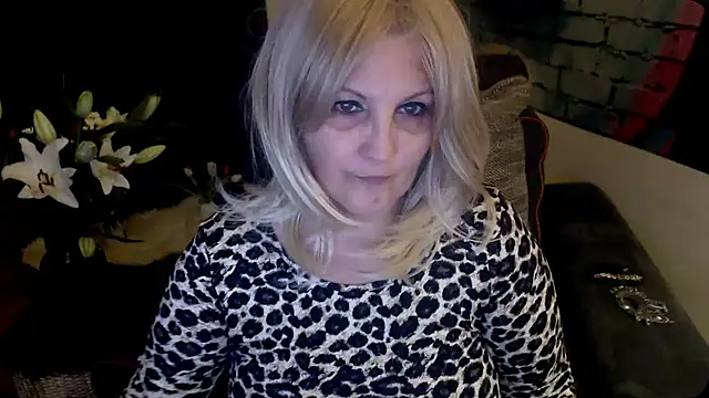 Snapshot of Divineblond chatting on 02.02.25 Divineblond online show from 02.02.25