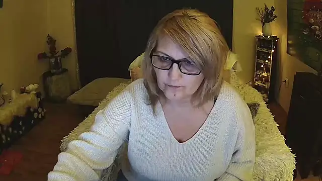 Snapshot of Divineblond chatting on 02.11.25 Divineblond online show from 02.11.25