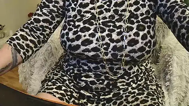 Snapshot of Divineblond chatting on 02.12.25 Divineblond online show from 02.12.25