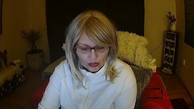 Snapshot of Divineblond chatting on 02.20.25 Divineblond online show from 02.20.25