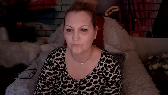 Snapshot of Divineblond chatting on 03.06.25 Divineblond online show from 03.06.25