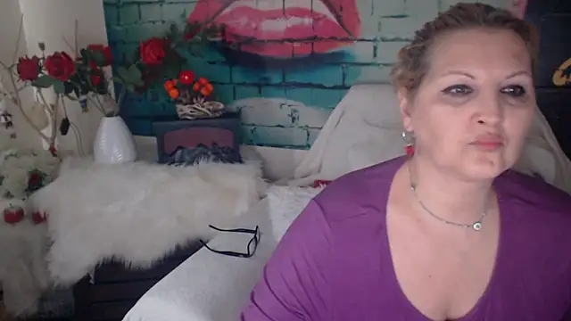 Snapshot of Divineblond chatting on 03.11.25 Divineblond online show from 03.11.25