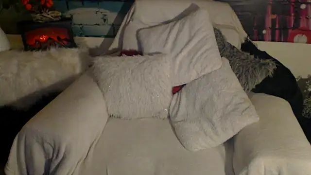 Snapshot of Divineblond chatting on 03.11.25 Divineblond online show from 03.11.25